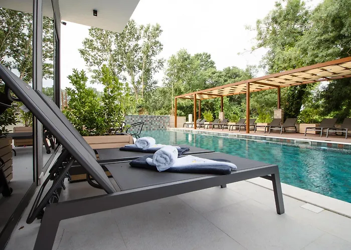 Trio Resort