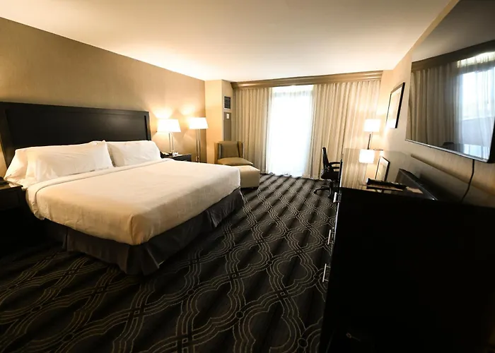 Grand Laurel Hotel