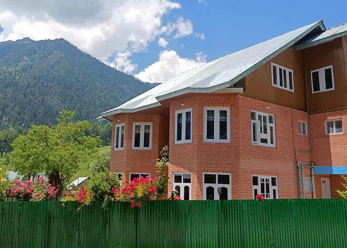 Kolahoi Heights Guest House