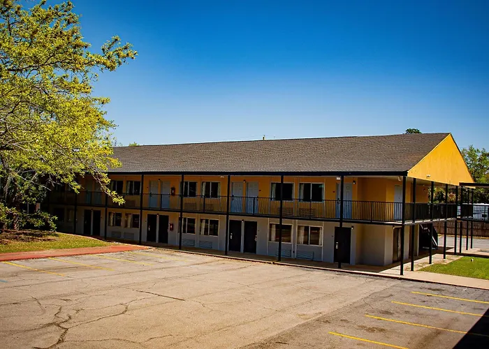 Super 8 By Wyndham Biloxi At The Beach