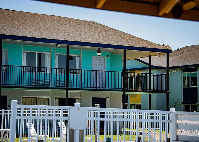 Super 8 By Wyndham Biloxi At The Beach