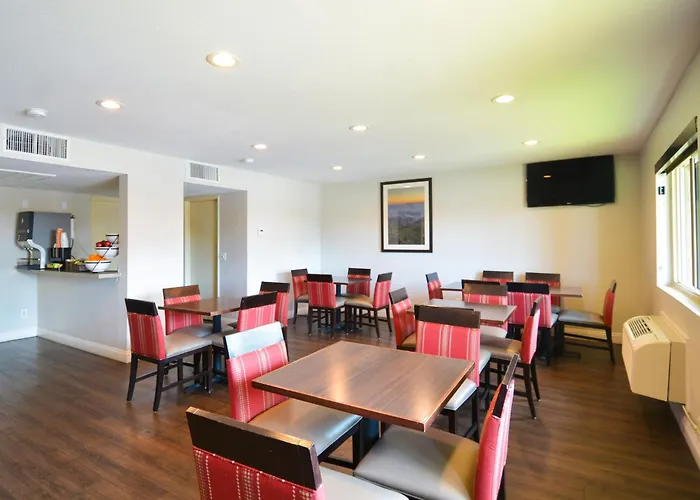 Comfort Inn & Suites Moreno Valley Near March Air Reserve Base