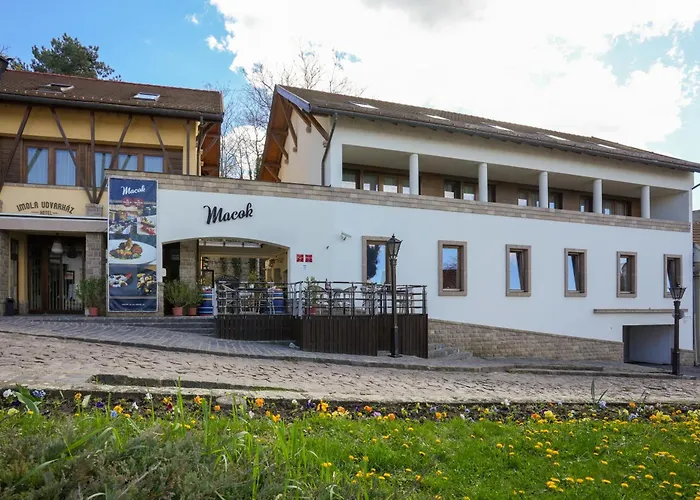 Imola Udvarhaz Dessert Hotel
