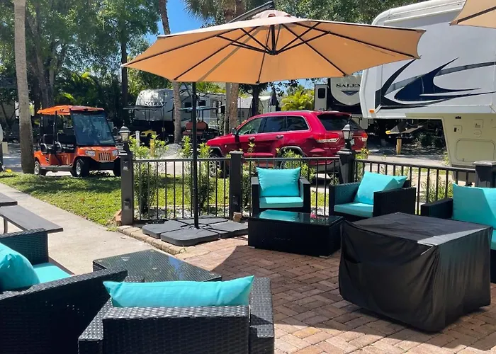 Glamping At Its Best-Sleeps 6 With Golf Cart