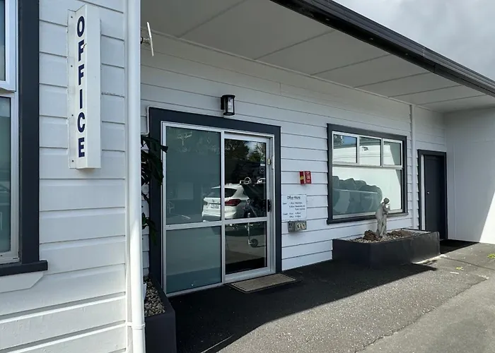 Central Court Motel