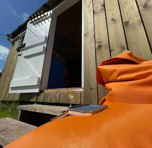 Shepherds Hut - Brecon Beacons