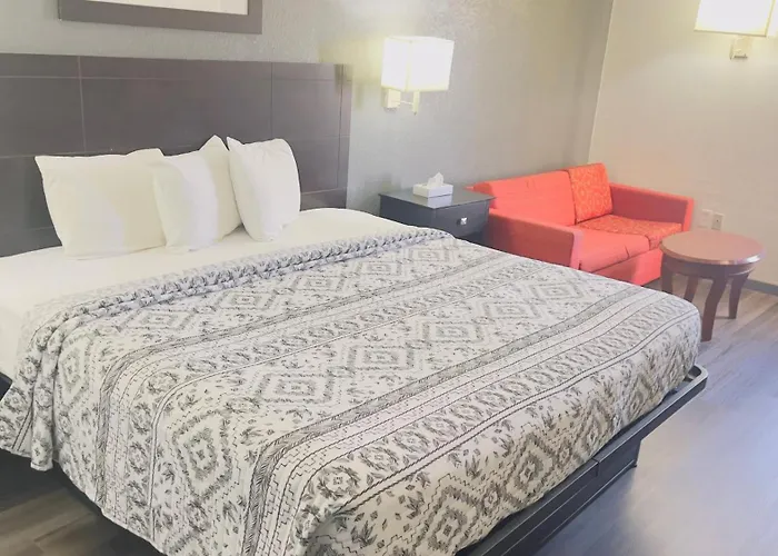 Pinckneyville Inn And Suites