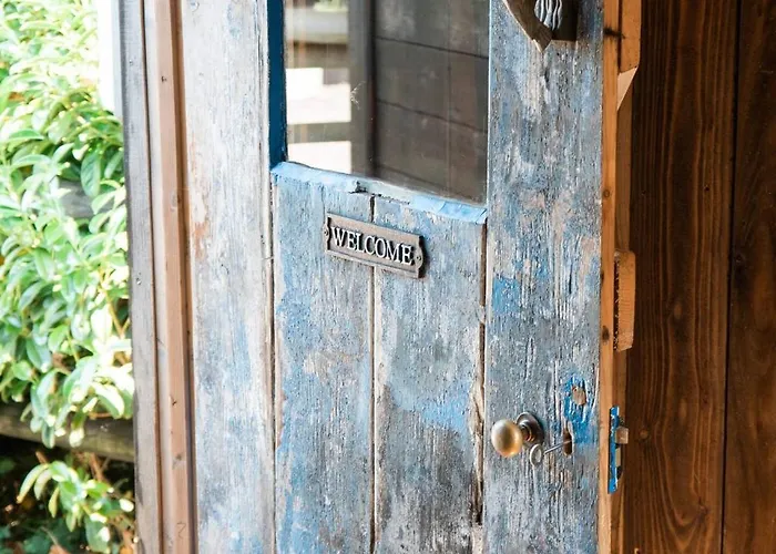 Swallowfield Glamping-Station Master