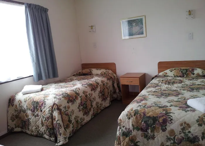 Ace High Motor Inn