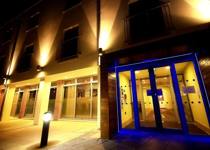 Belmore Court & Motel