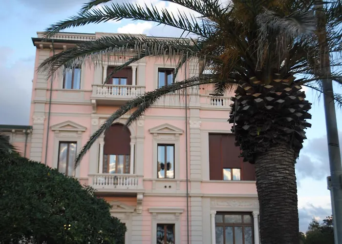 Villa Tina Hotel