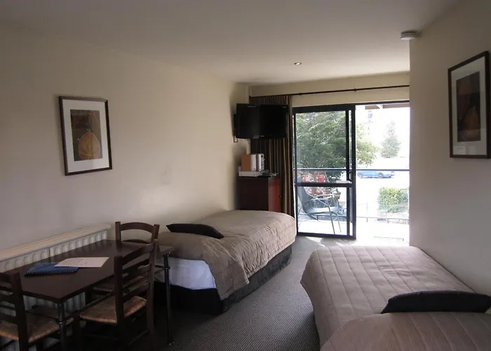 Four Seasons Motel