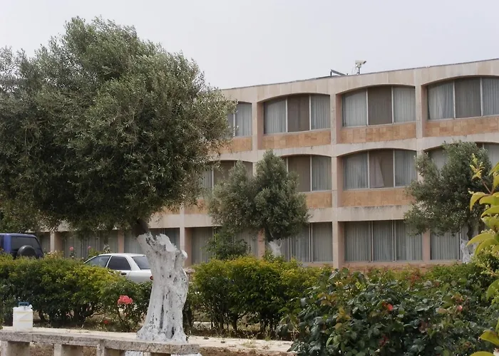 Seven Arches Hotel