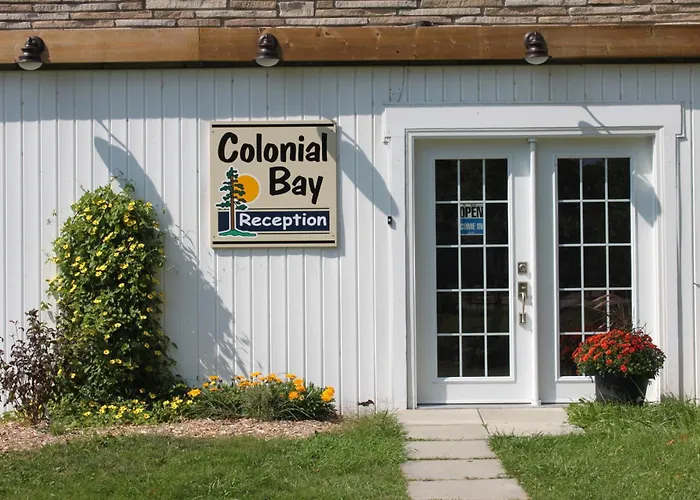 Colonial Bay Motel And Cottages