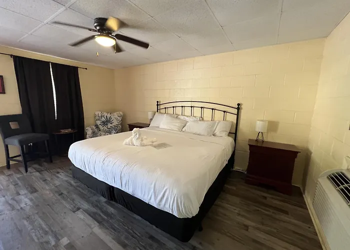 Ji6 - Ji6, King Guest Room At The Joplin Inn