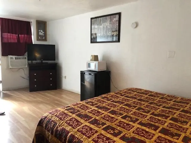 Budget Inn & Suites -Super-Ice Cold And Comfortable & Wonderful Rooms Plus Refrigerator,Microwave Hbo Max Tv & Best Value!