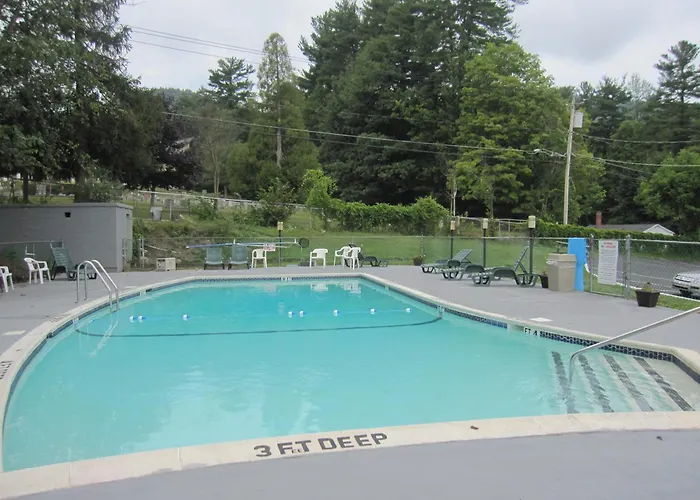 Howard Johnson By Wyndham Lake George