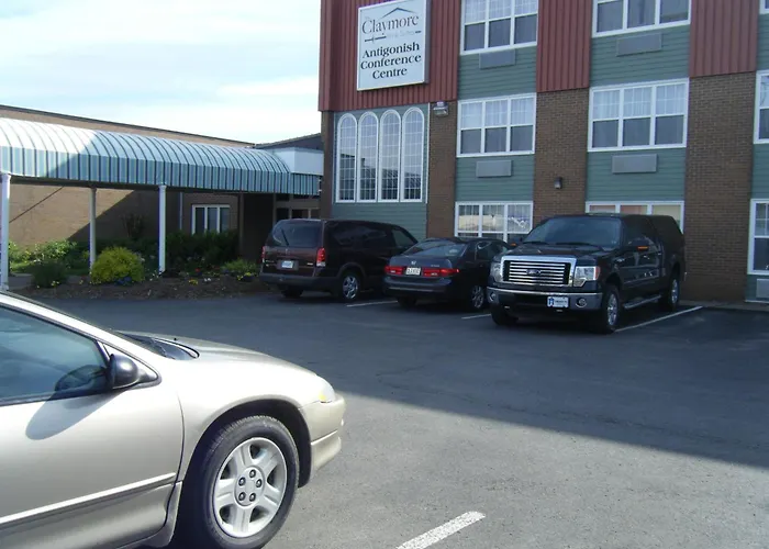 Claymore Inn And Suites