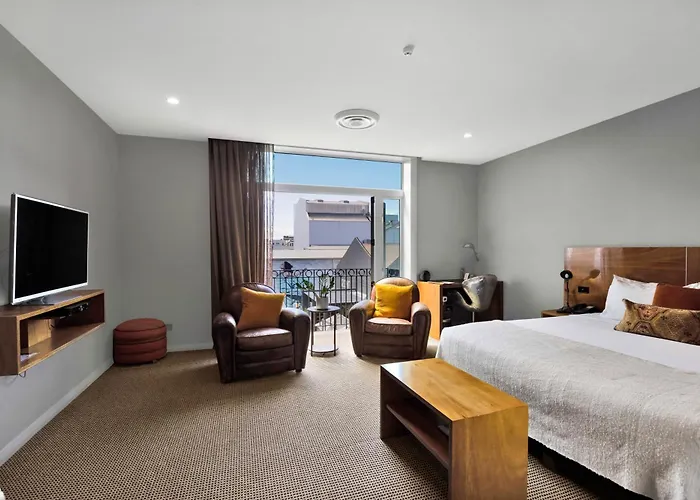 King And Queen Hotel Suites