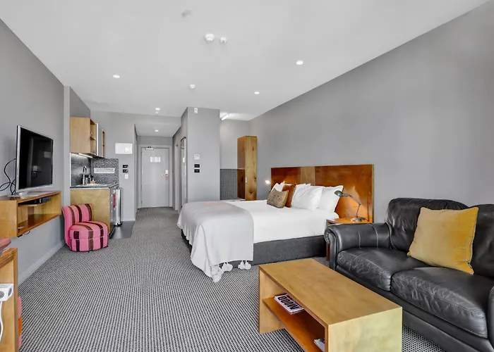 King And Queen Hotel Suites