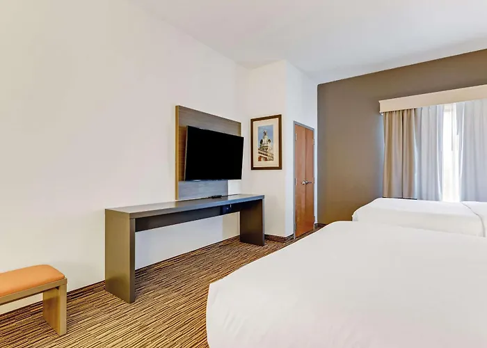 Comfort Suites Murfreesboro Shopping District