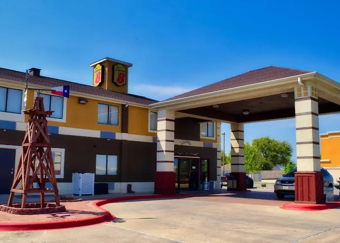 Super 8 By Wyndham Victoria/North/Mall Area