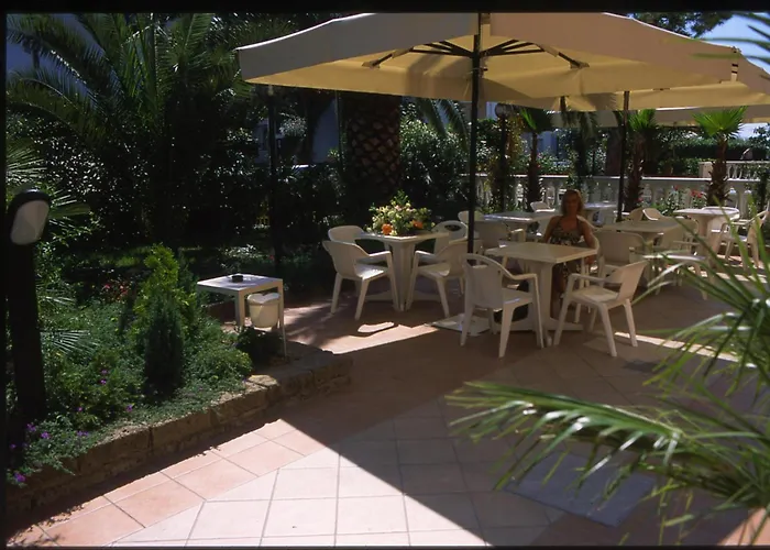Hotel Rivadoro-Spiaggia Ombrellone E Lettini-Piscina-Parcheggio