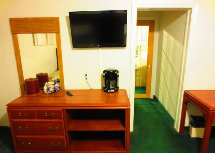 Canadiana Motel