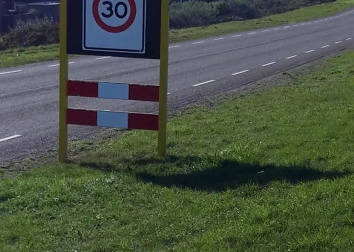 Chalet Westkapelle Op Een Vakantiepark Met 2 Slaapkamers 1,7 Km Van Het Strand