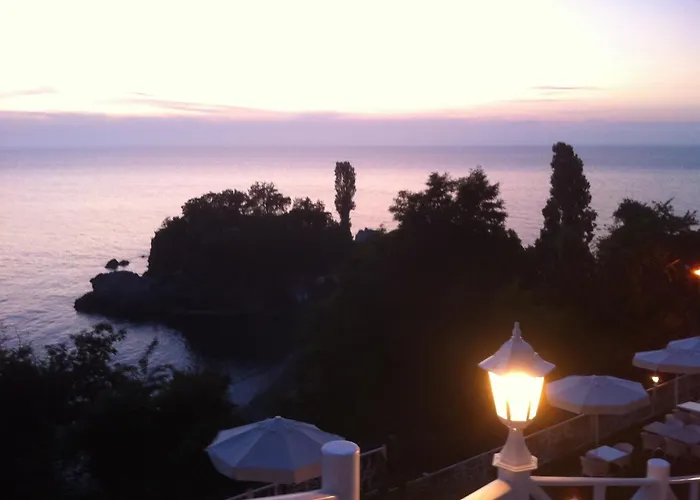 Bab-i Zer Hotel