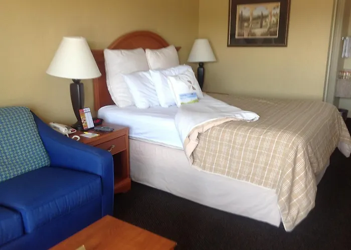 Days Inn By Wyndham Destin