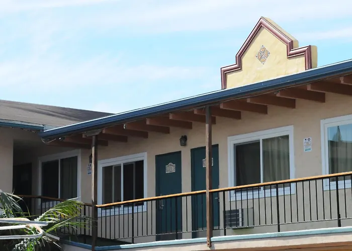 Sandyland Reef Inn