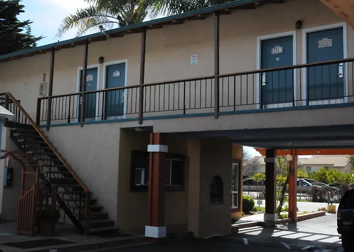 Sandyland Reef Inn
