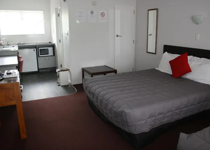 Burgundy Rose Motel