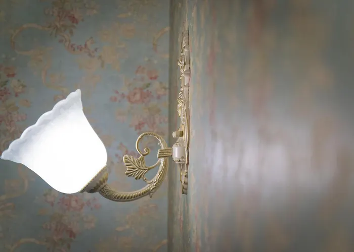 De Gaulle Boutique Hotel