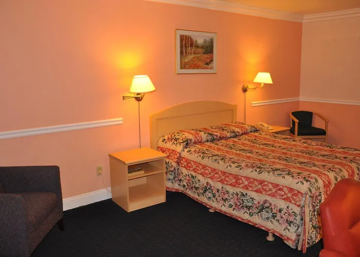 Super 8 By Wyndham Hayward Downtown