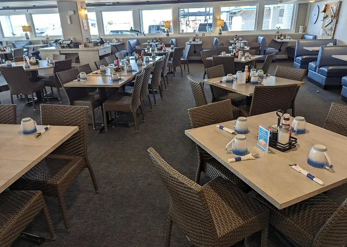 Admiral Resort Motel
