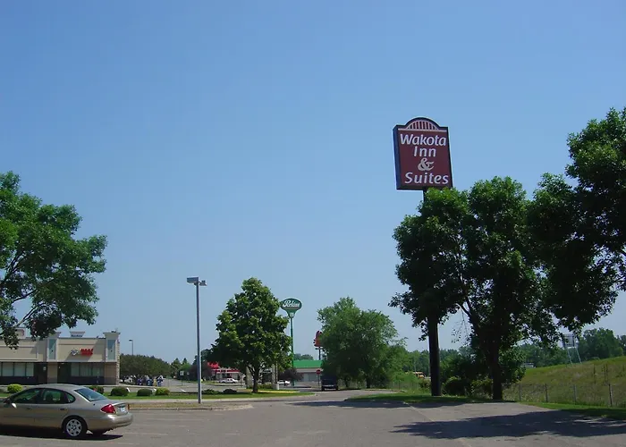 Wakota Inn And Suites