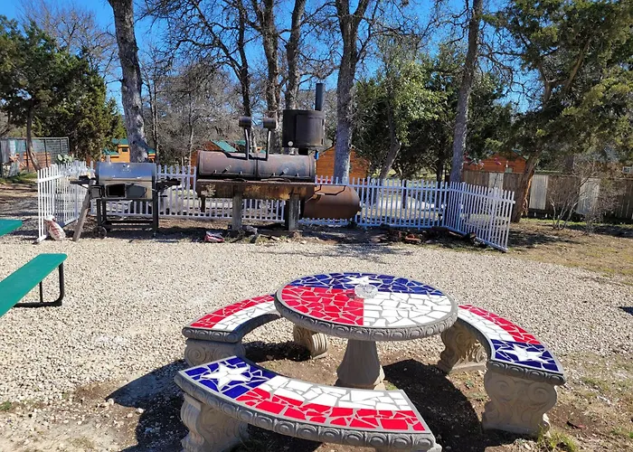 Al'S Hideaway Cabin And Rv Space, Llc