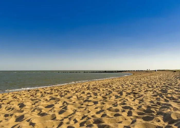 Caravan At Seawick Holiday Park Close To Beach