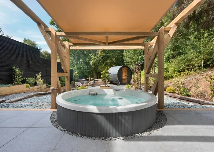Aphrodites Group - Luxury Hot Tub Suites In Central Lake District!
