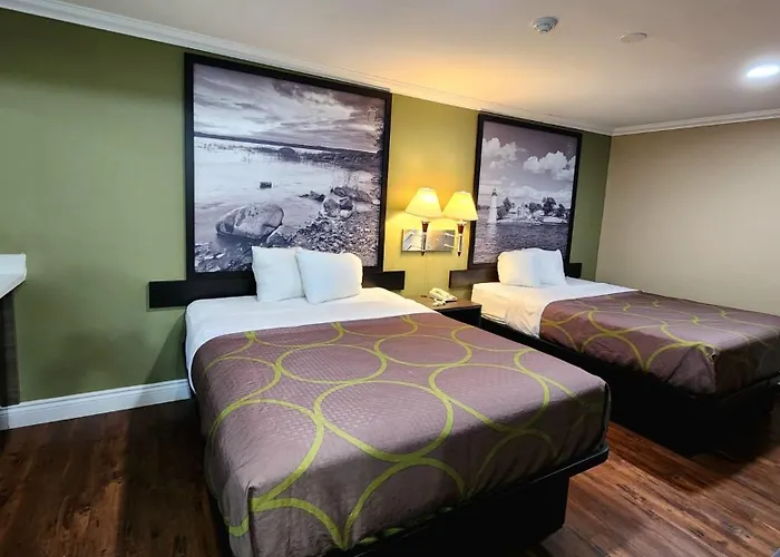Super 8 By Wyndham Pembroke