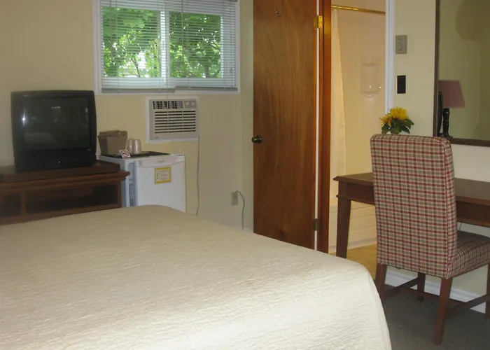 Picket Fence Motel