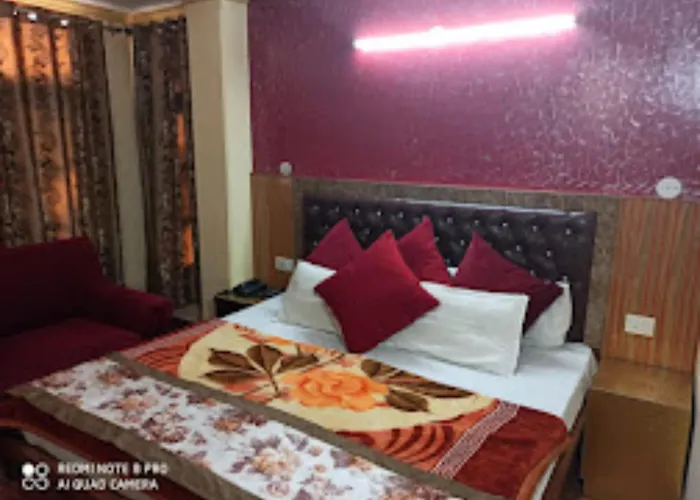 Hotel King Palace - Nature-Valley-Luxury-Room - Prime Location With Parking Facilities