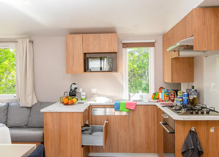 Camping Les Carolins - 4 Etoiles