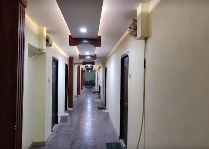 Goroomgo Atithi Galaxy Kanpur Near Railway Station - Hotel-At-Prime-Location Spacious-Room With-Wi-Fi & Parking Availability,