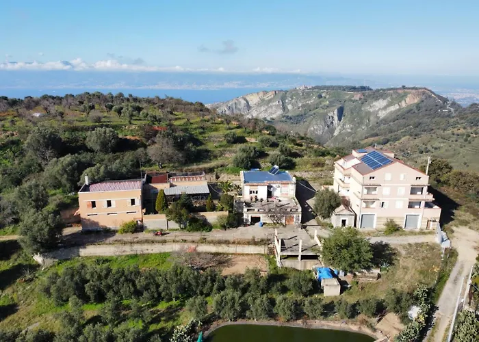 Agriturismo Sant'Anna Orti In Oliveta Biologica Con Vista Sullo Stretto Di Messina