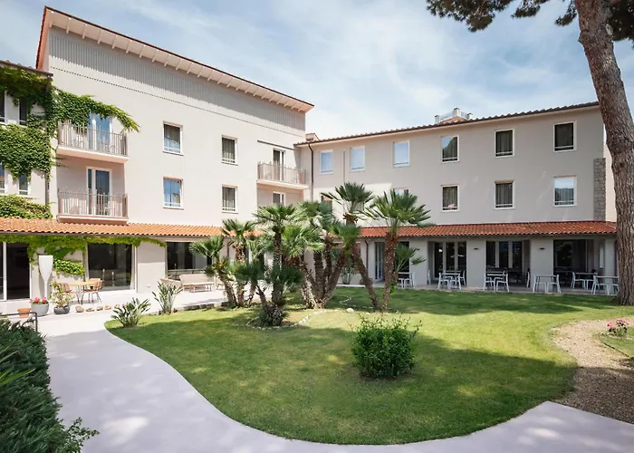 Marina Garden Hotel