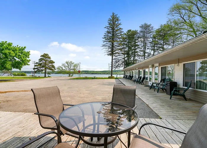 South Arm Retreats Motel