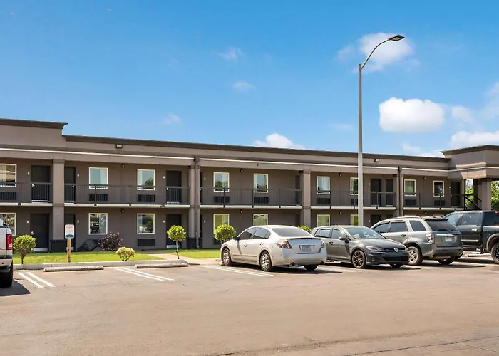 Clarion Inn & Suites Russellville I-40